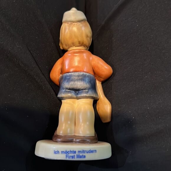 Hummel Figurine “First Mate” Exclusive Edition for Club Members - Picture 3 of 7